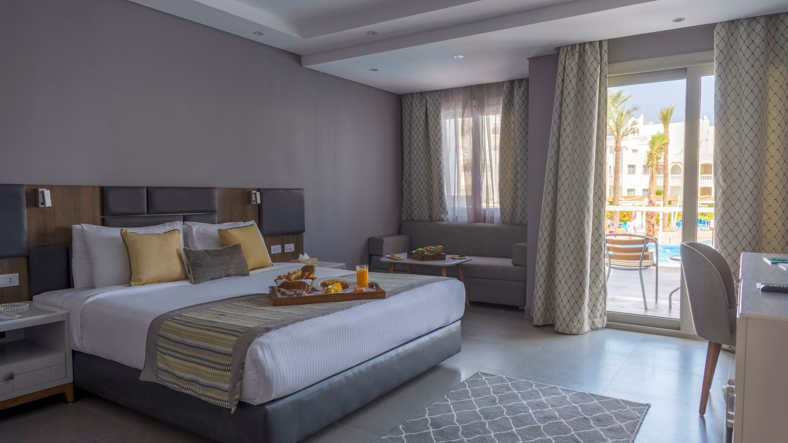 rooms-deluxe-swim-up-room