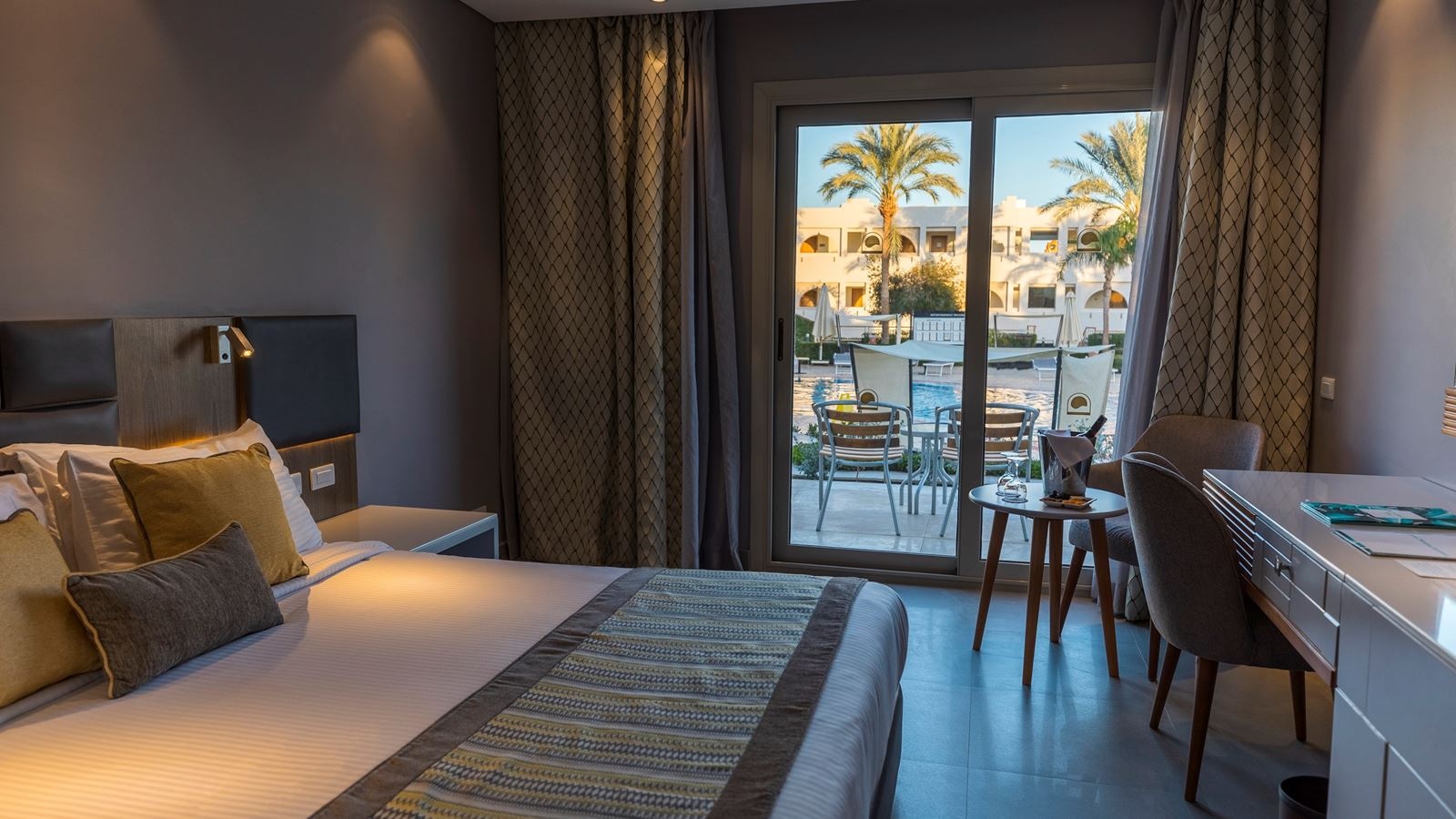 rooms-family-suite-aqua-view