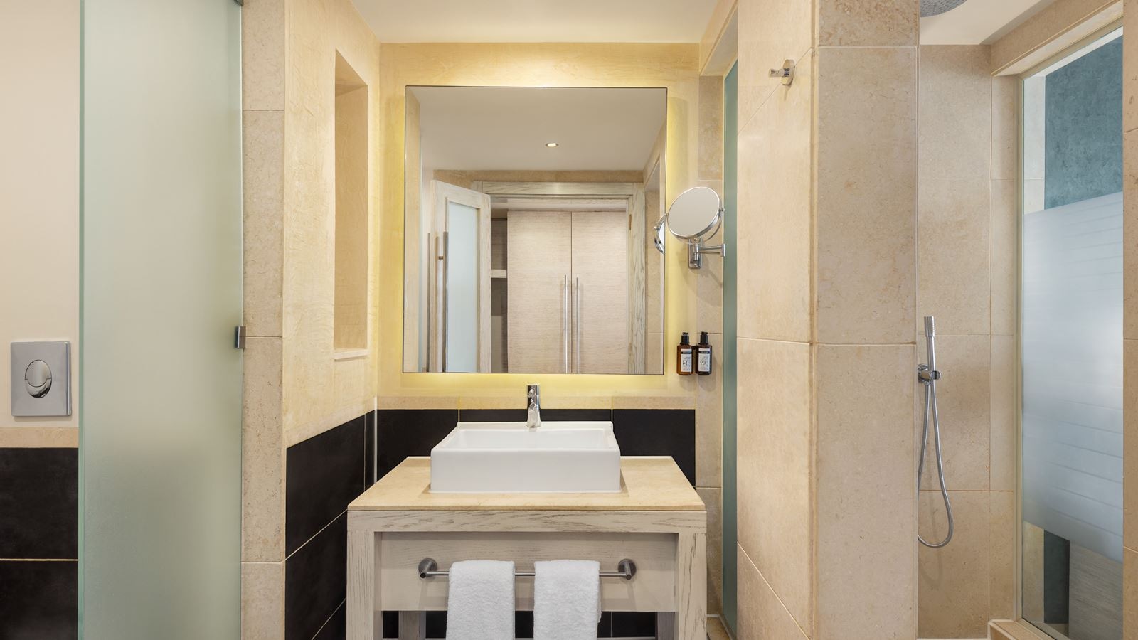 rooms-deluxe-pool-or-lagoon