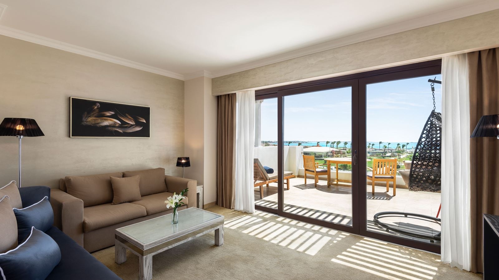 rooms-superior-suite-king-bed-pool-view