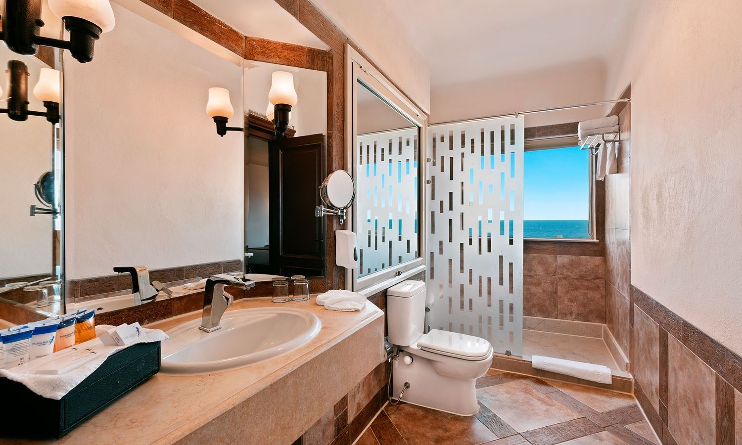 rooms-family-room-sea-view