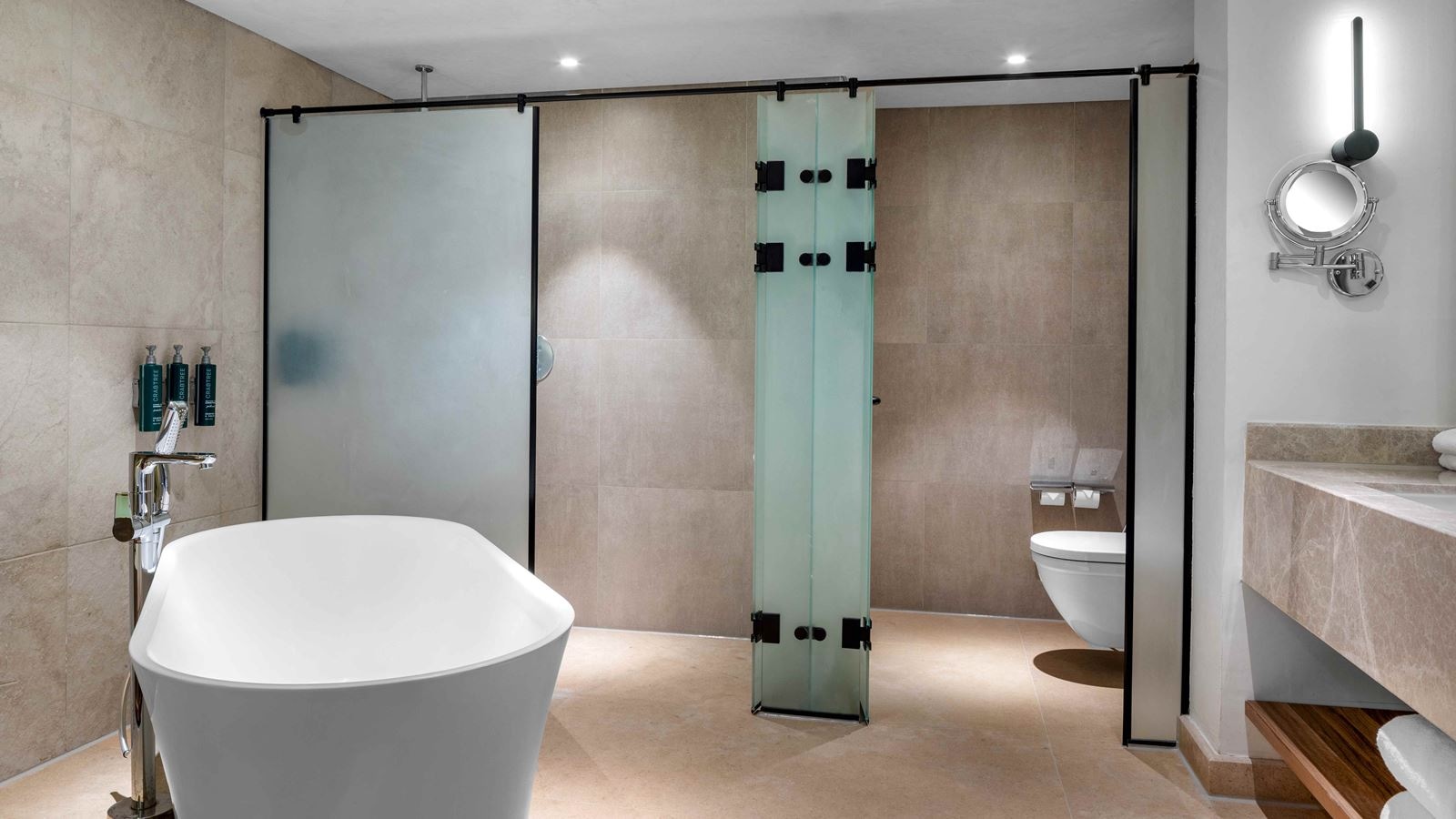 rooms-beachside-king-premium-suite-pool-or-sea-view