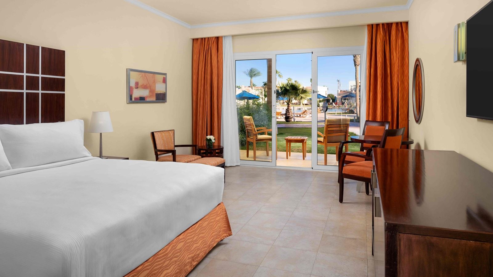 rooms-mountainside-deluxe-room-pool-view