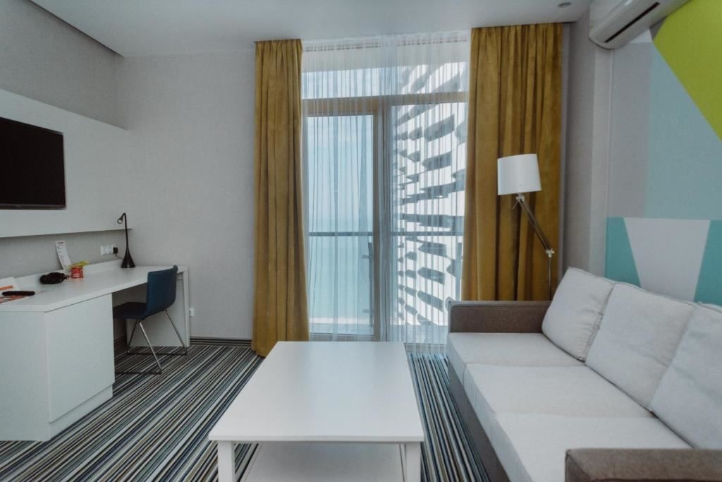 rooms-family-with-kitchenfamily-side-sea-view-and-kitchen