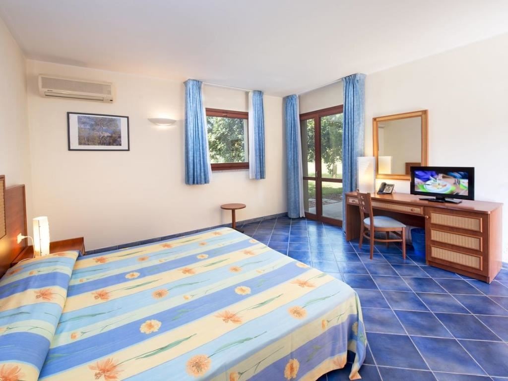 rooms-comfort-room-garden-view-with-patio-or-terrace