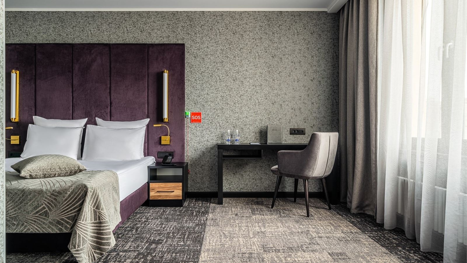 rooms-улучshенный-стандарт-с-одной-двуспальной-кроватью