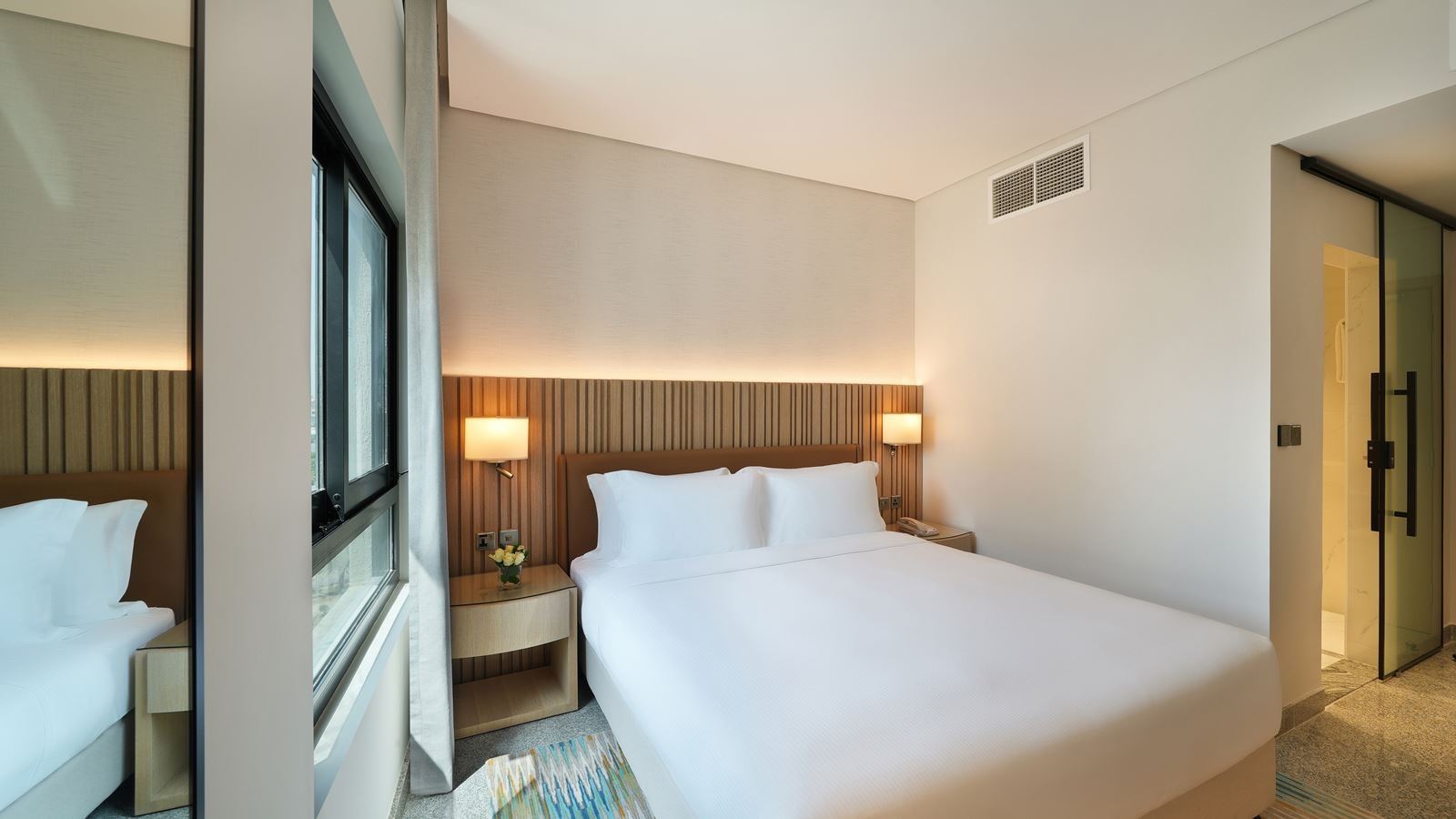 rooms-king-bedroom--pool-view