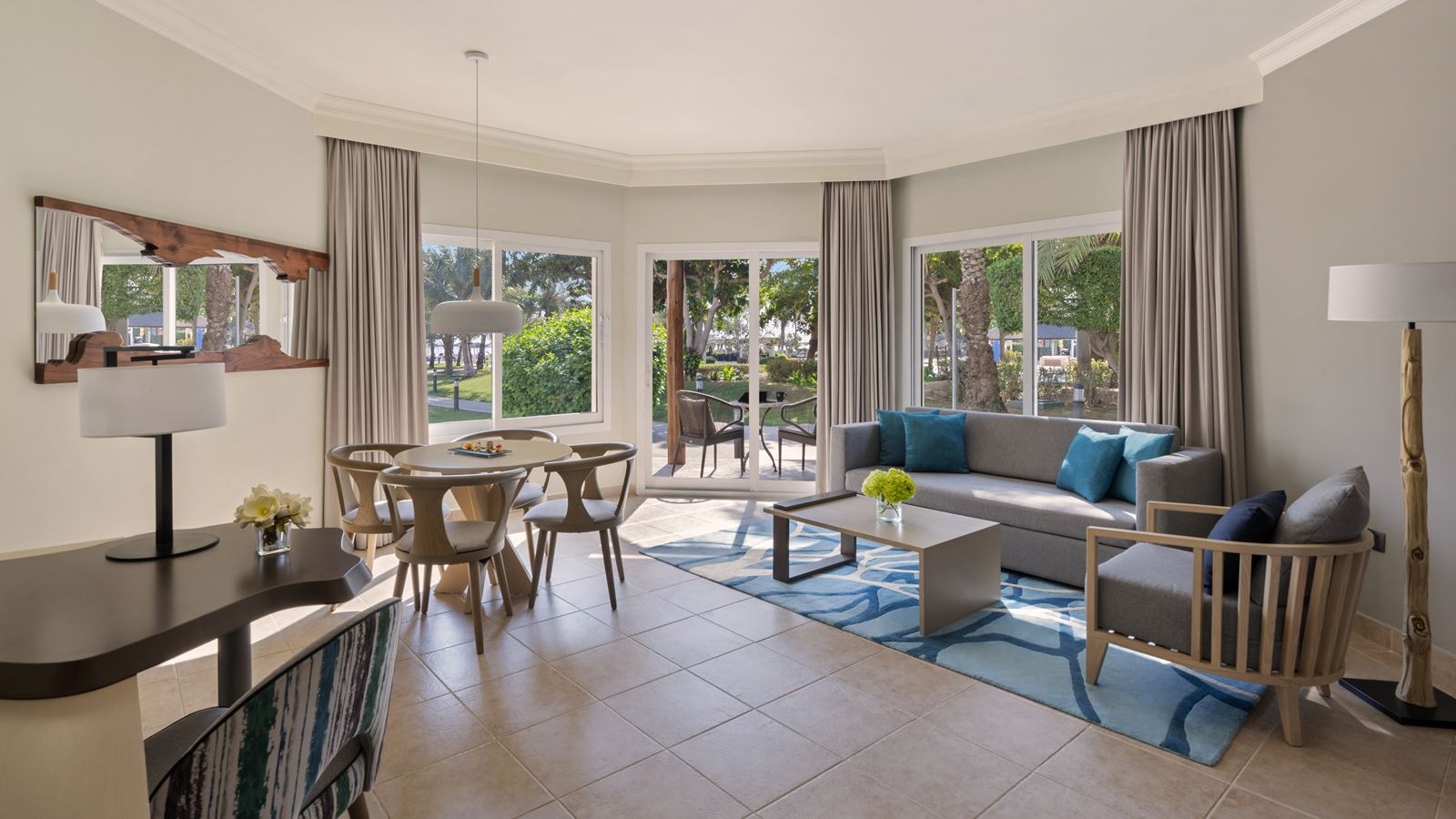 rooms-spacious-garden-view-suite-w-balcony