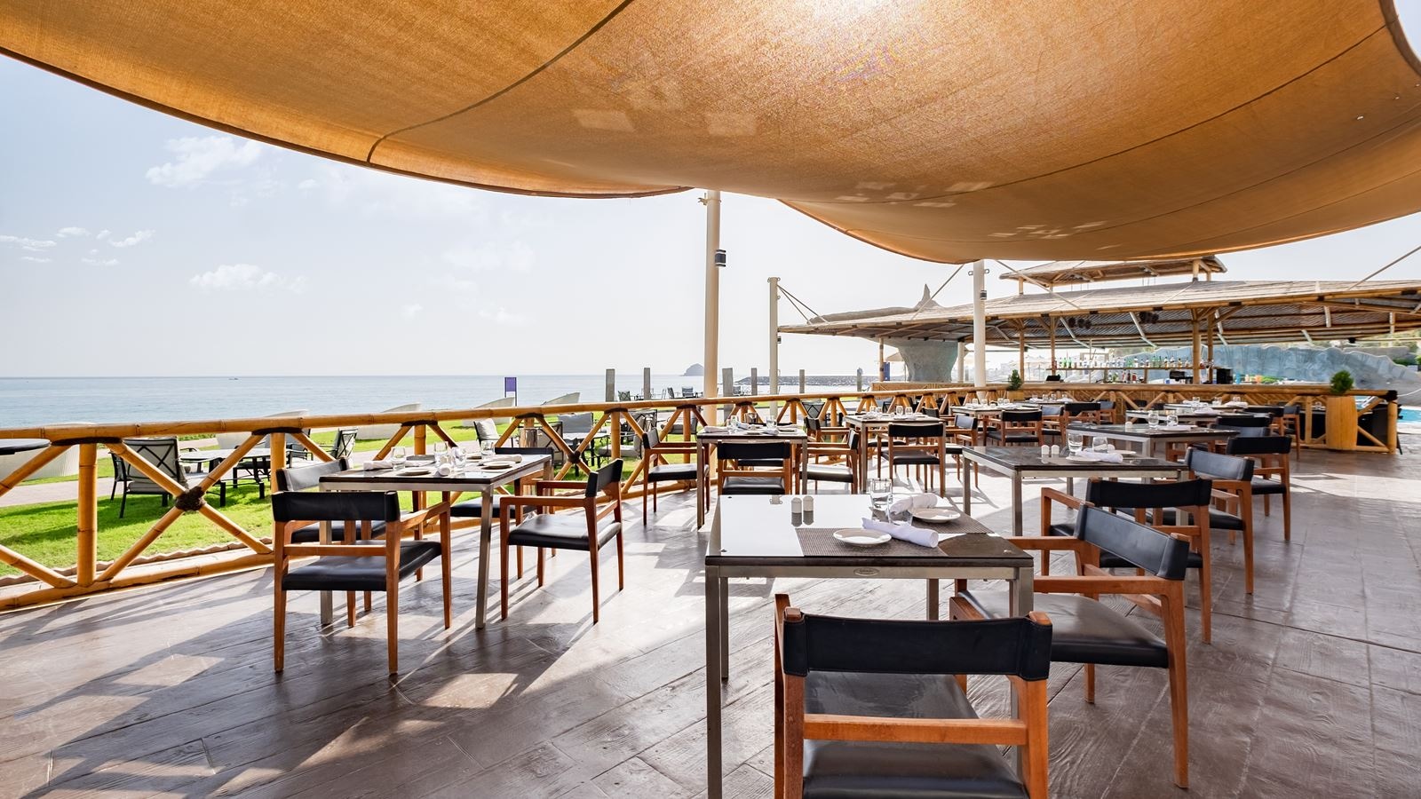 restaurants-grand-blue