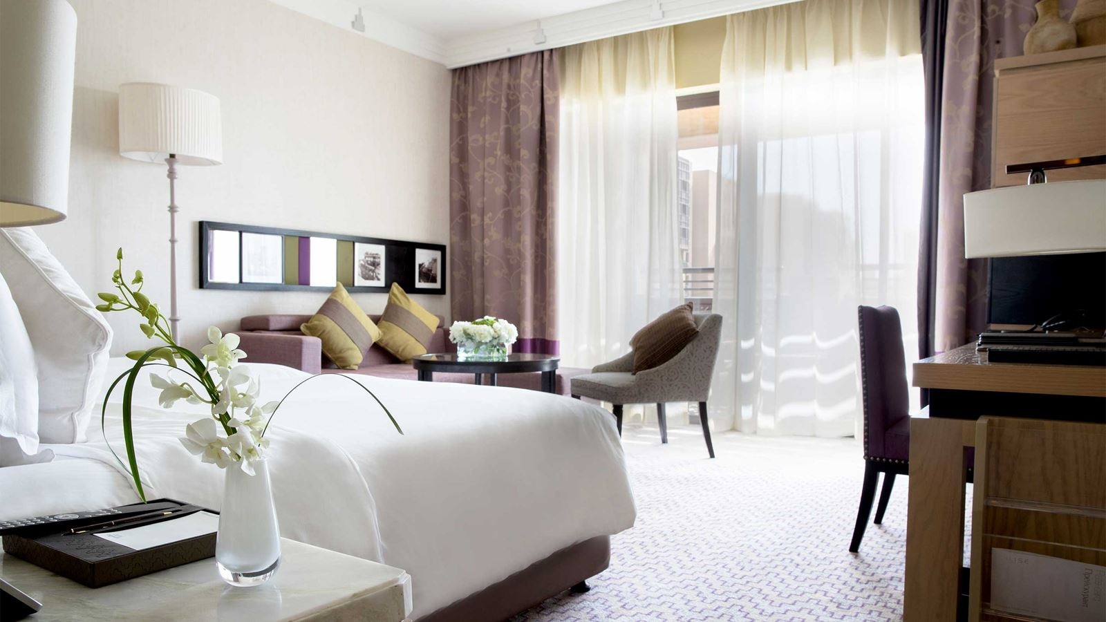 rooms-arabian-club-room