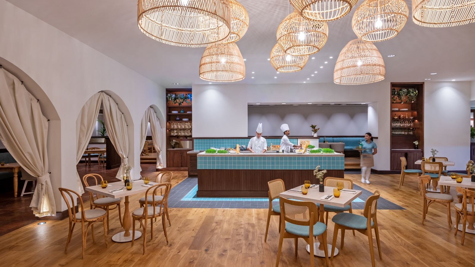 restaurants-phoenicia-restaurant