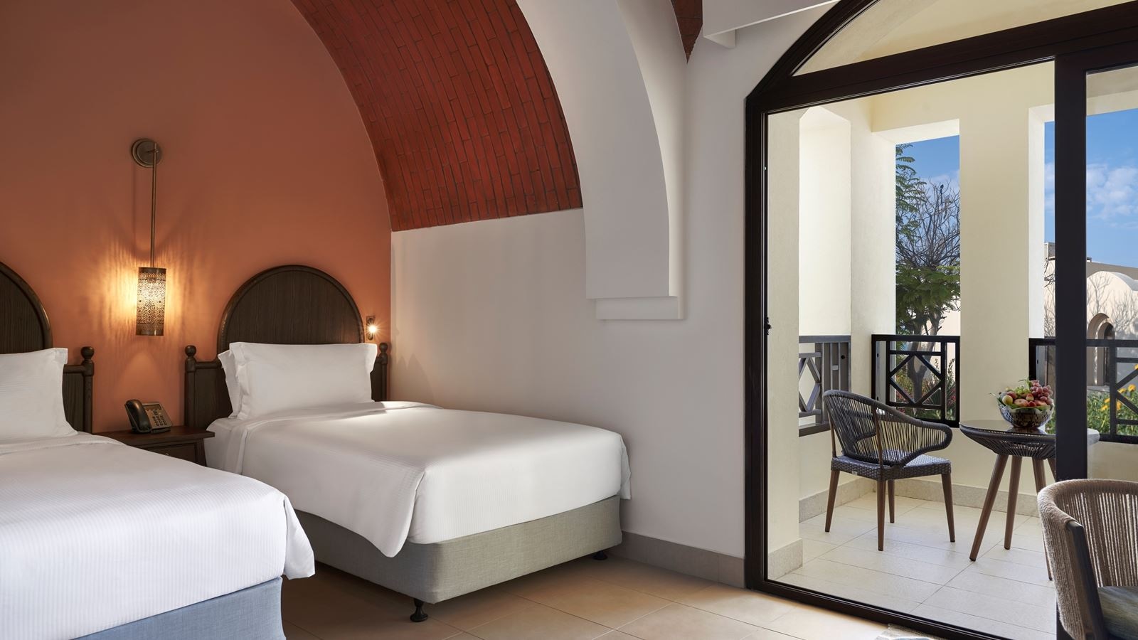 rooms-guest-room-king-or-twin