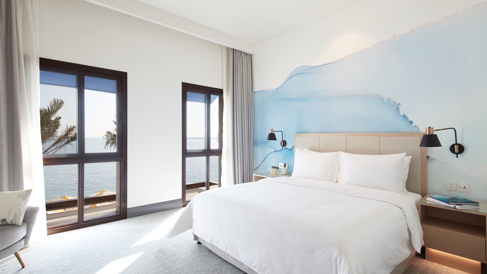 rooms-deluxe-room-partial-sea-view