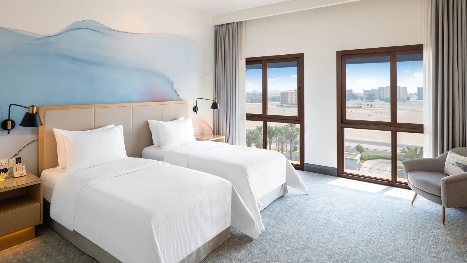 rooms-family-deluxe-room-city-view