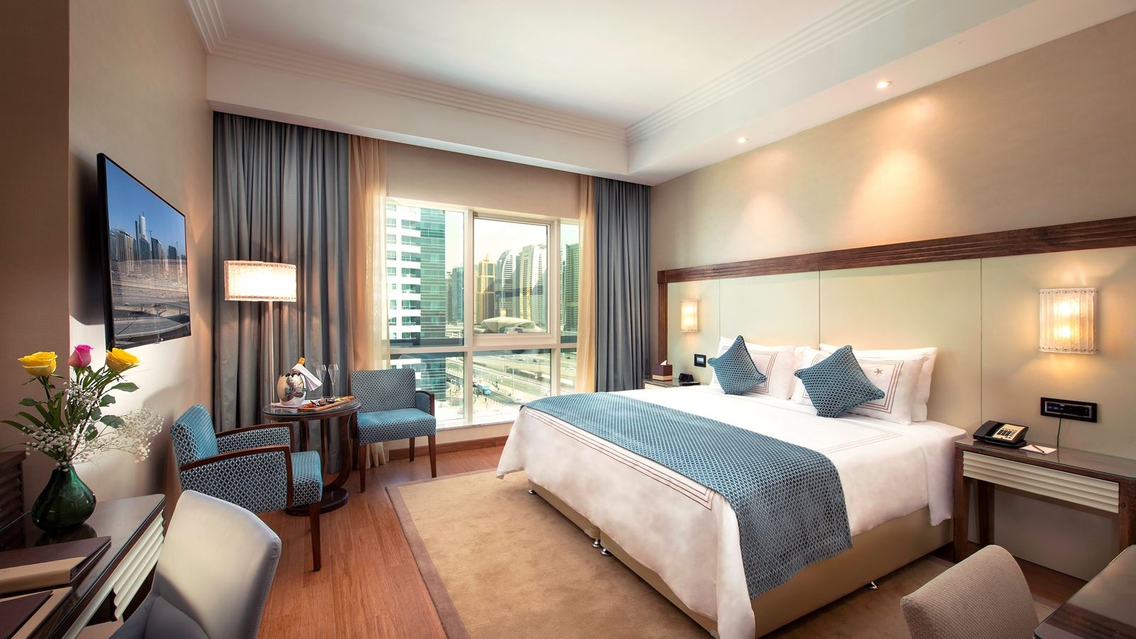 rooms-deluxe-room-city-view-king