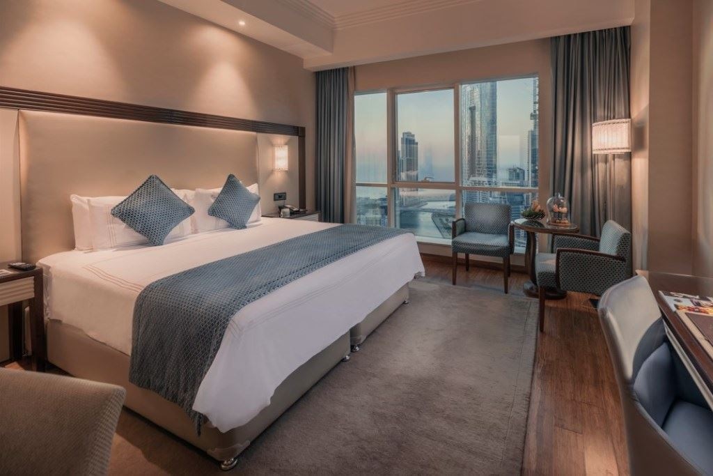 rooms-deluxe-suite-marina-view