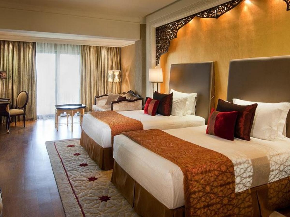 rooms-club-family-room