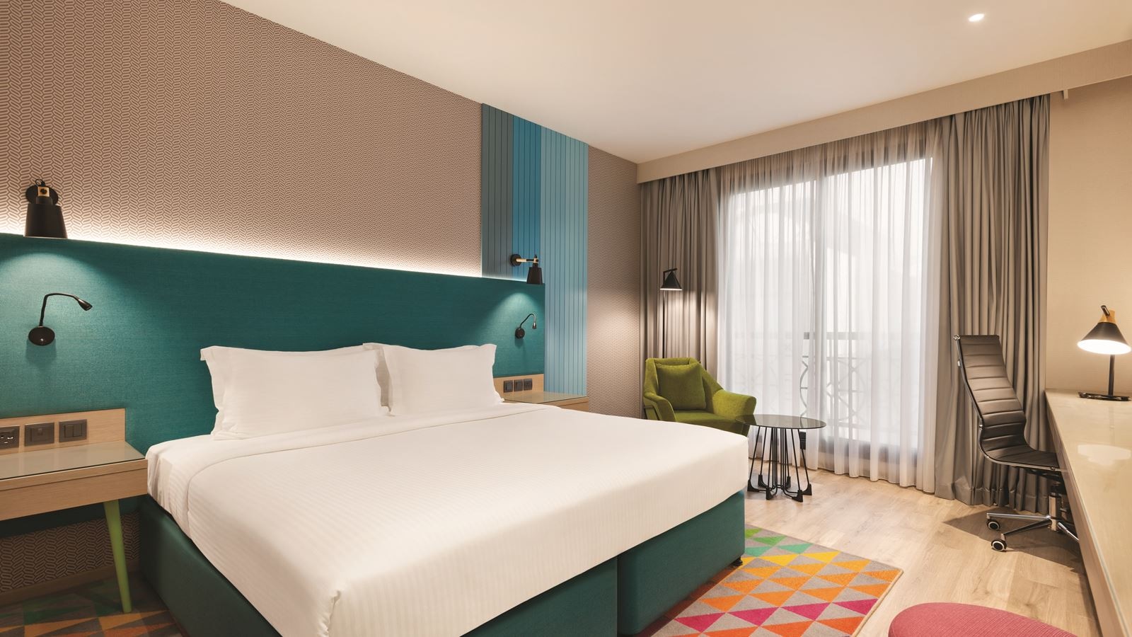 rooms-economy-king-bed