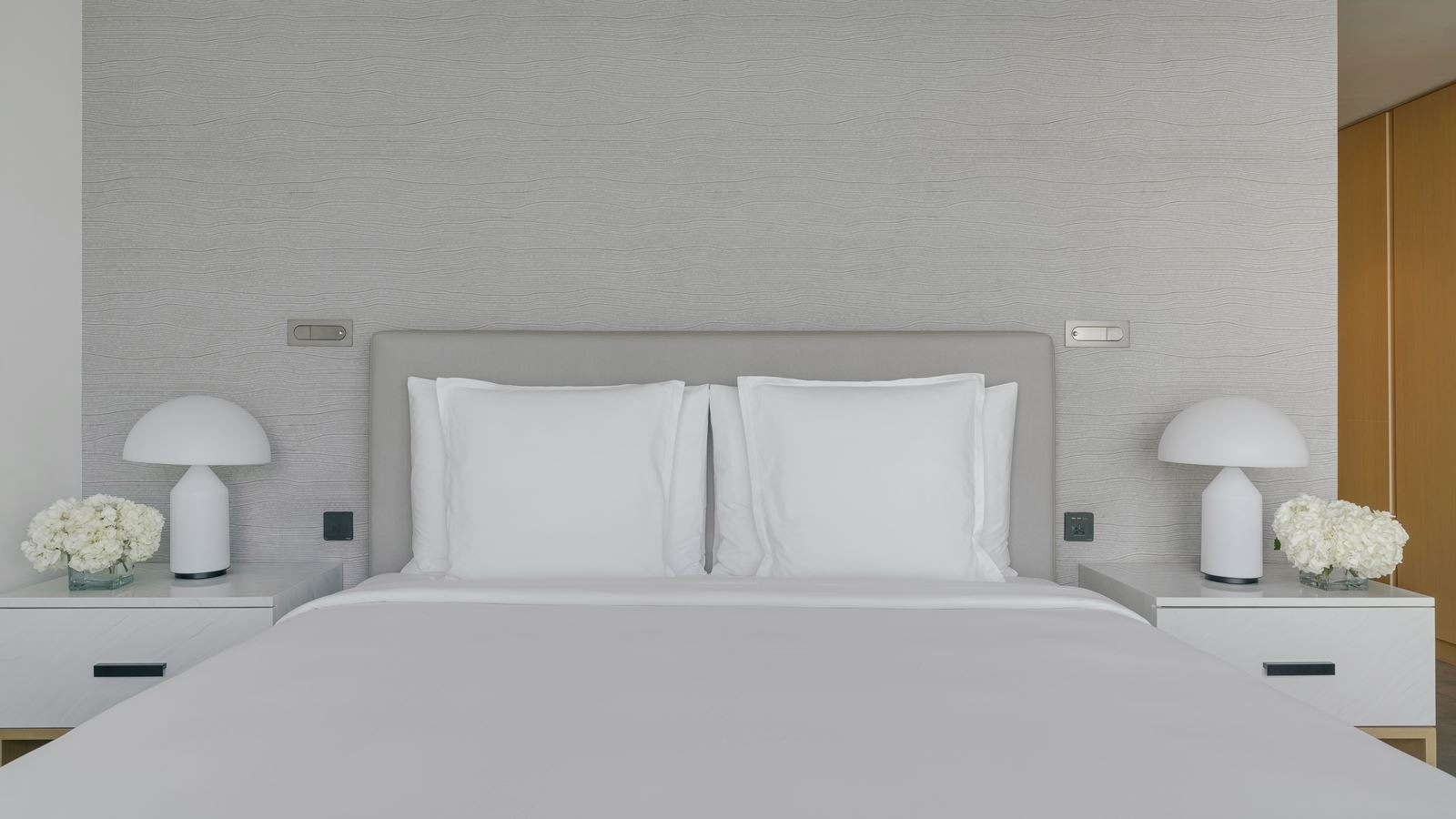 rooms-premium-beach--pool-view-room