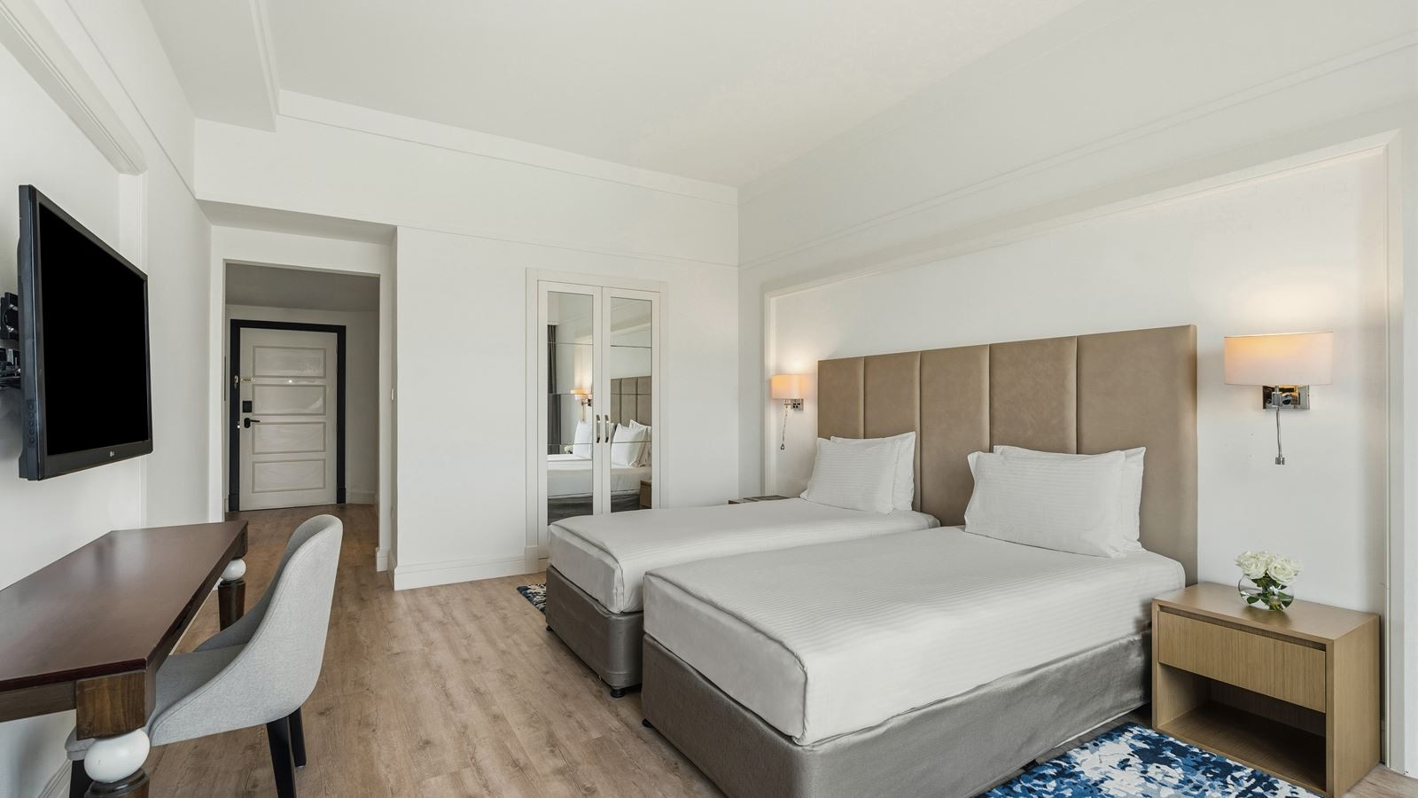 rooms-two-bedroom-family-suite-poolsea