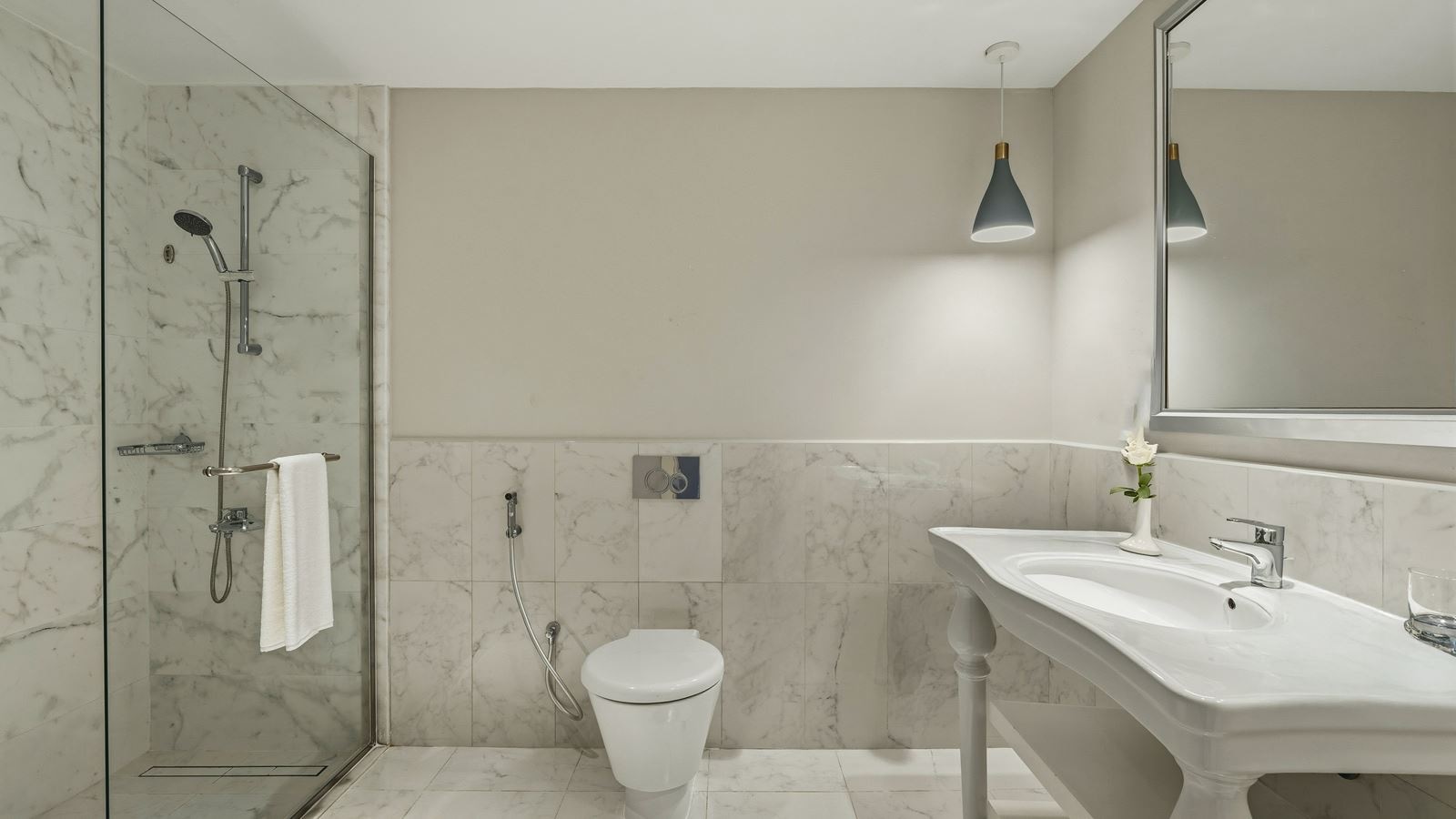 rooms-interconnecting-family-suite-with-sea-or-pool-view