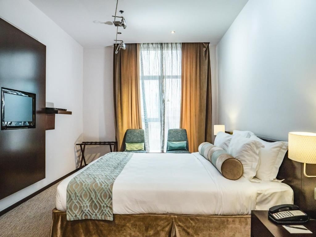 rooms-two-bedroom-city-view