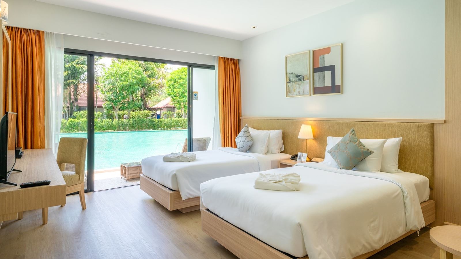 rooms-deluxe-pool-access