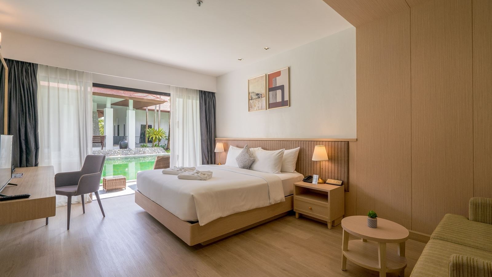 rooms-deluxe-pool-access