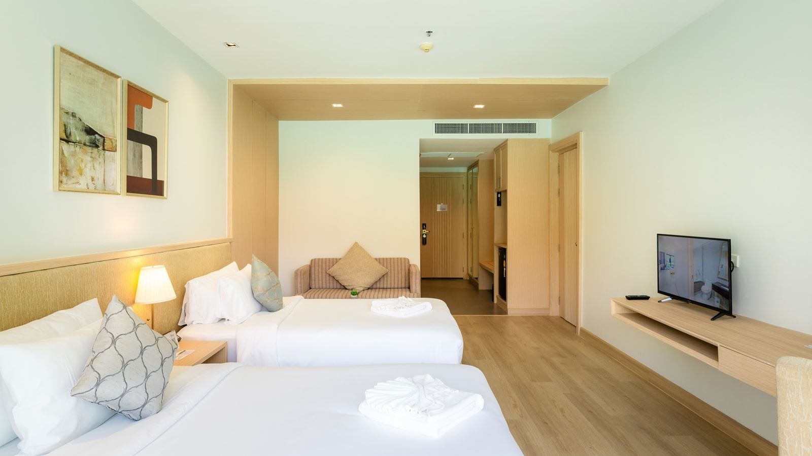 rooms-deluxe-pool-access