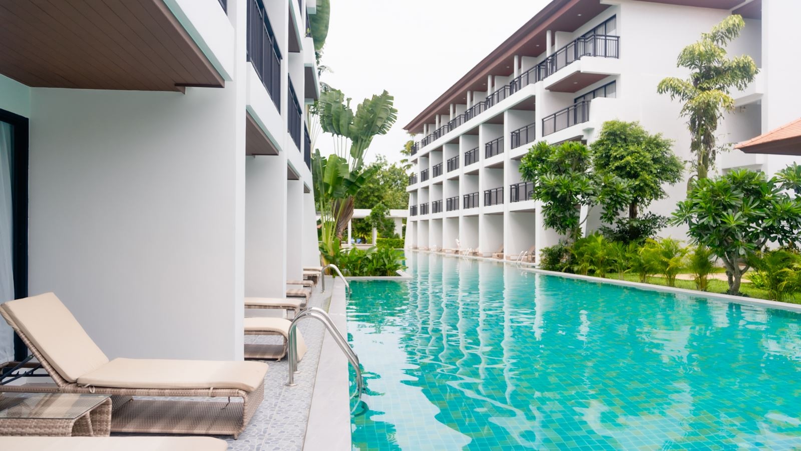 rooms-deluxe-pool-access