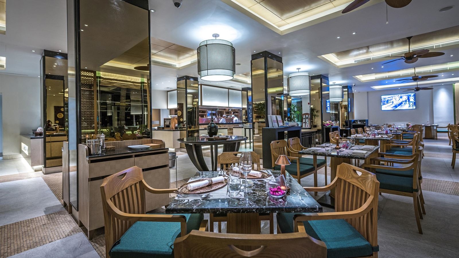 restaurants-saffron-and-watercourt