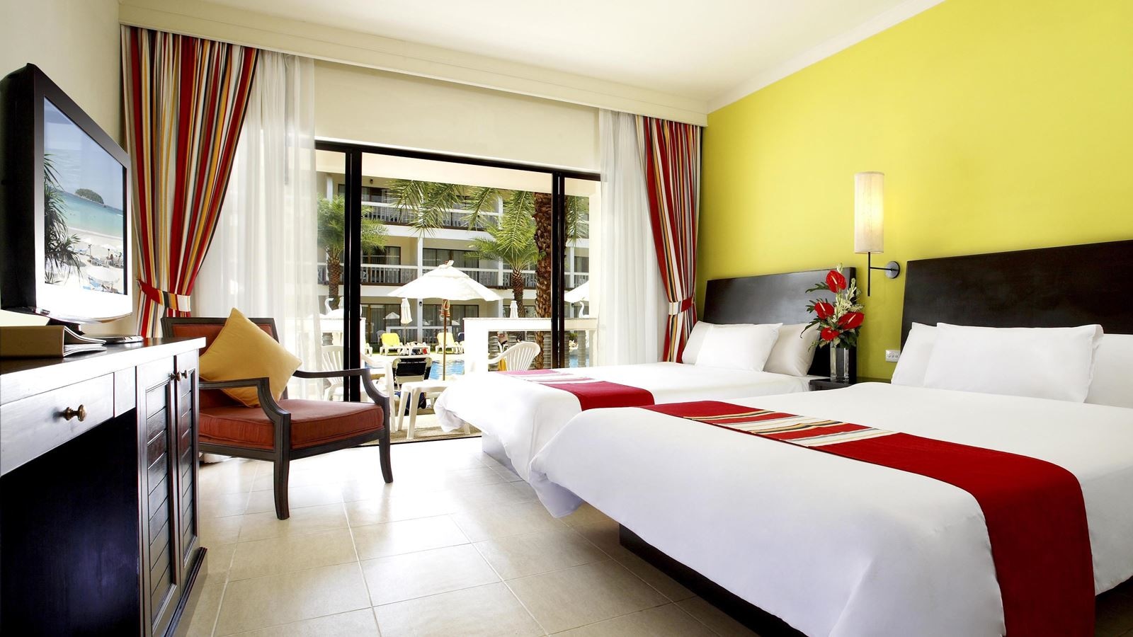 rooms-family-room-garden-view