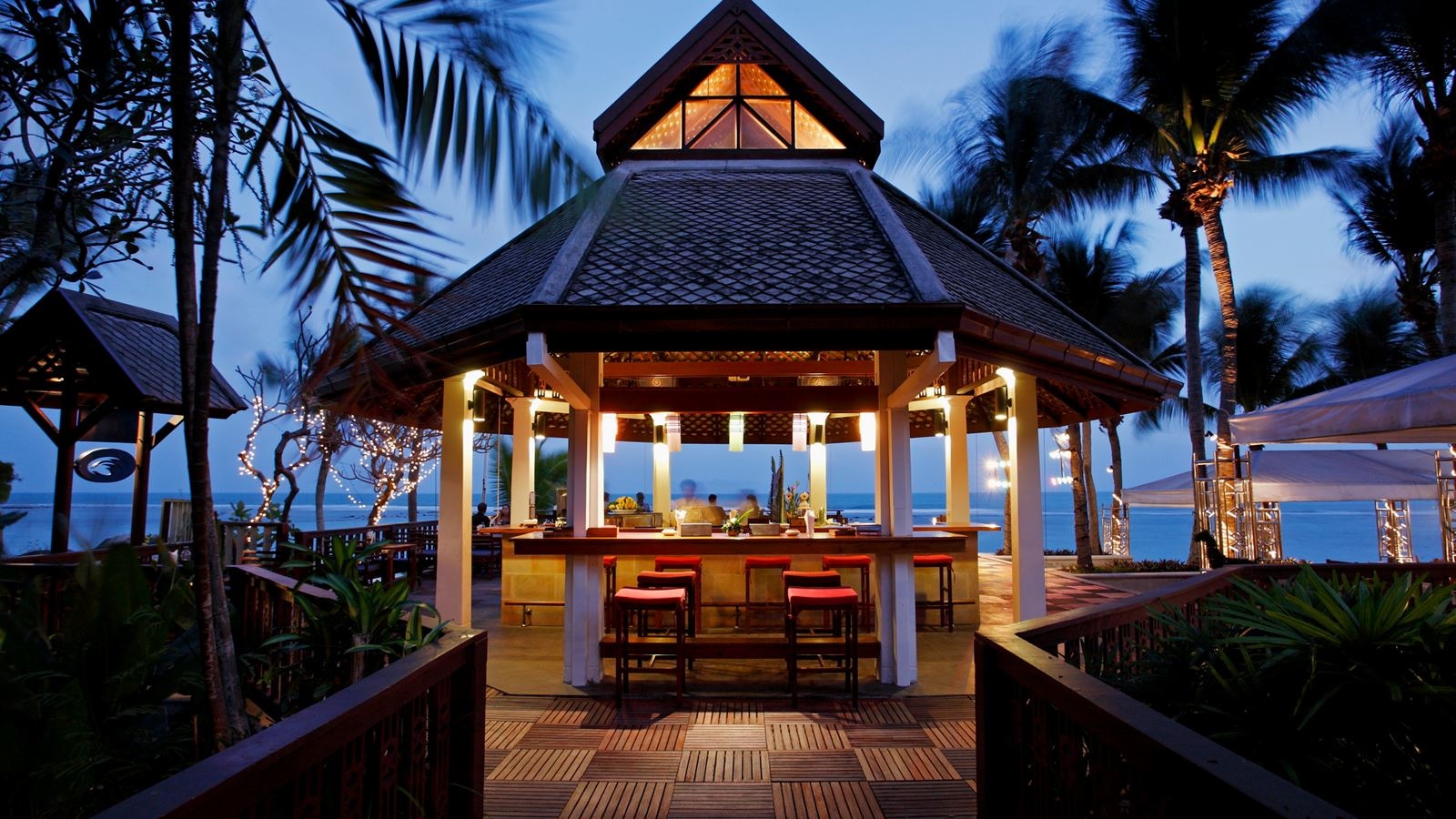restaurants-coral-bar-and-bbq
