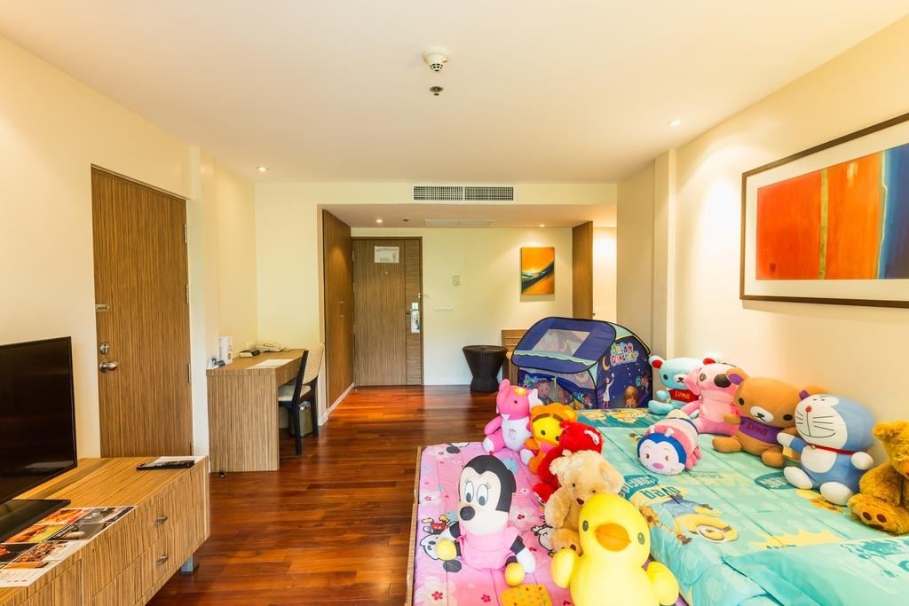 rooms-1-king-1-bunk-family-suite