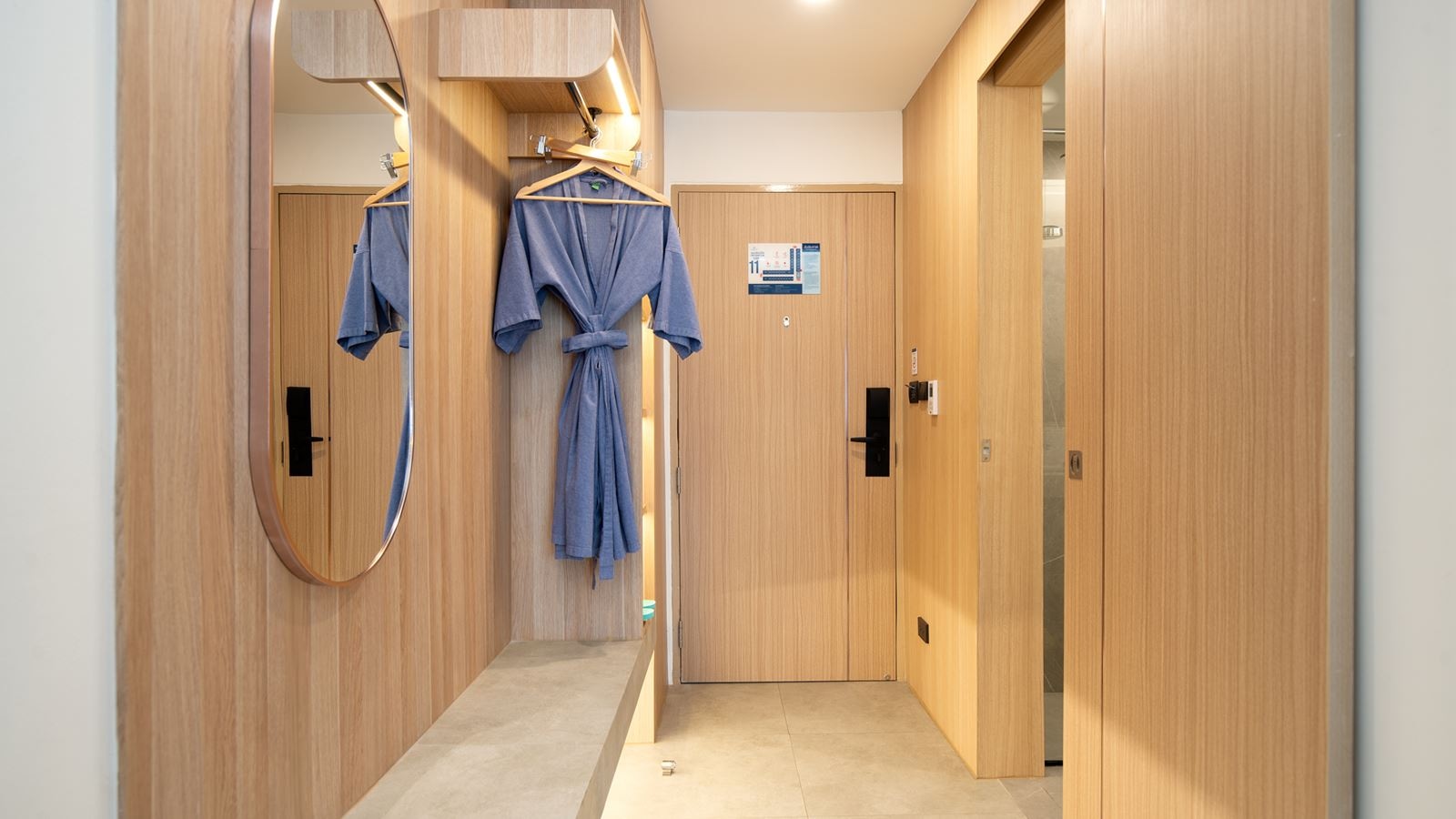 rooms-deluxe-city-view-room