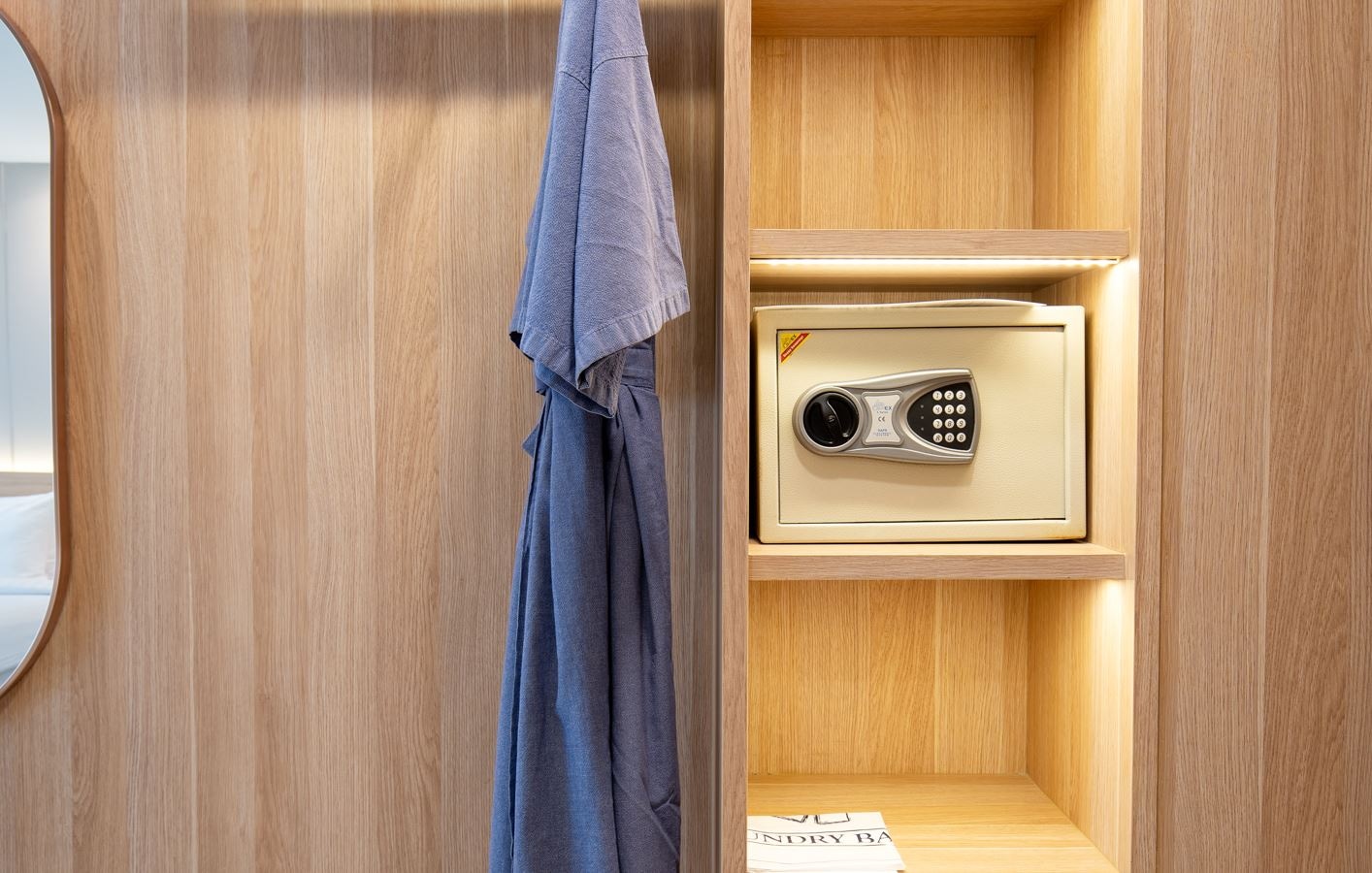 rooms-deluxe-city-view-room