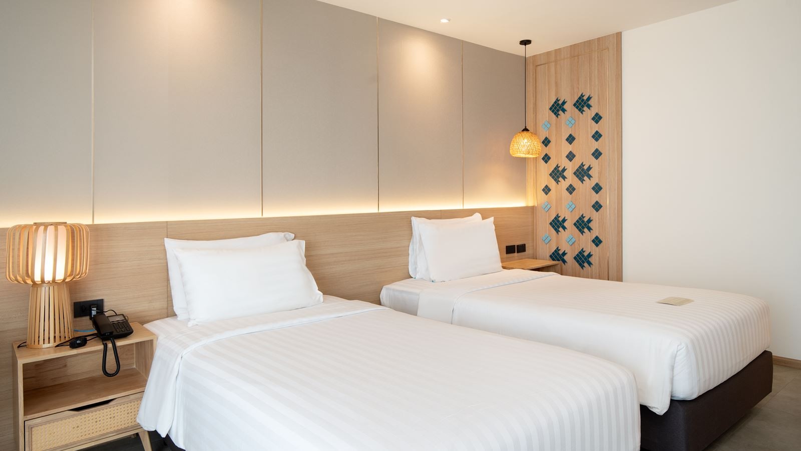 rooms-deluxe-city-view-room