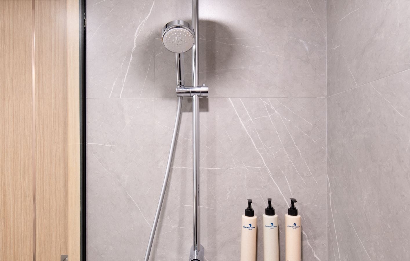 rooms-deluxe-sea-view-room