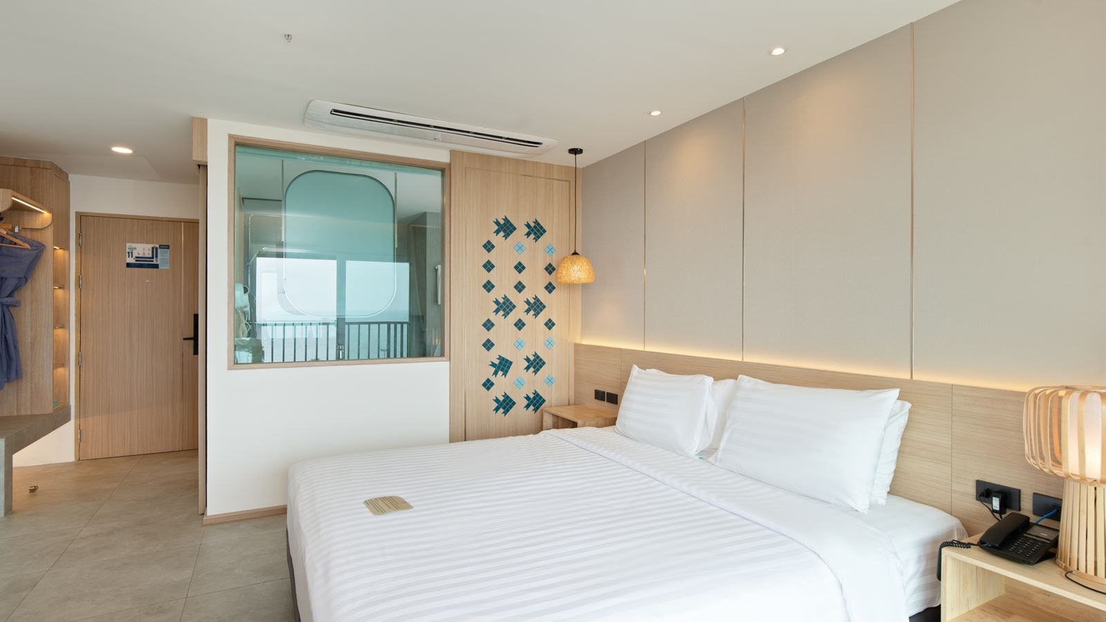 rooms-deluxe-corner-sea-view-room