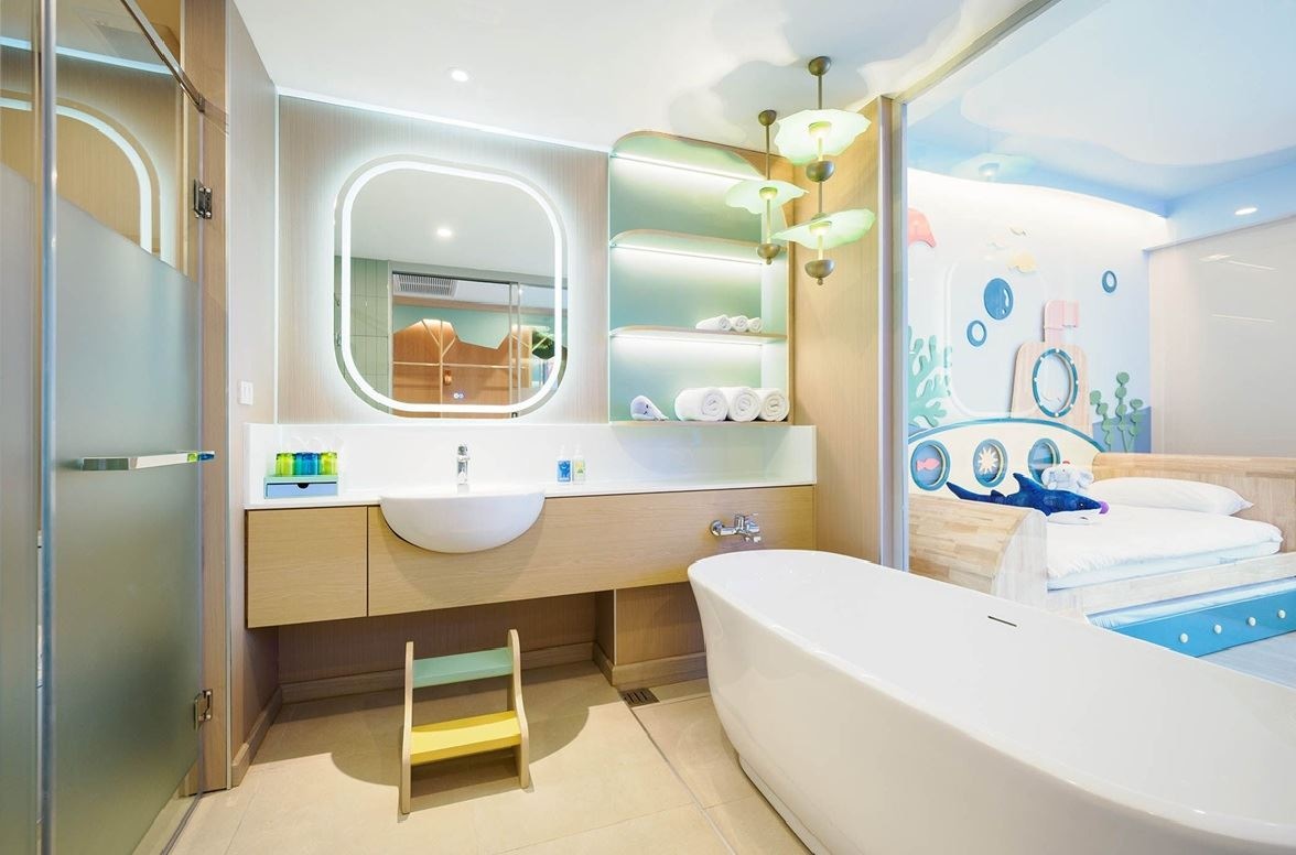 rooms-family-room-vhari-wing