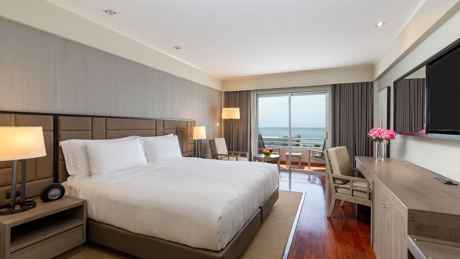 rooms-deluxe-sea-view-room