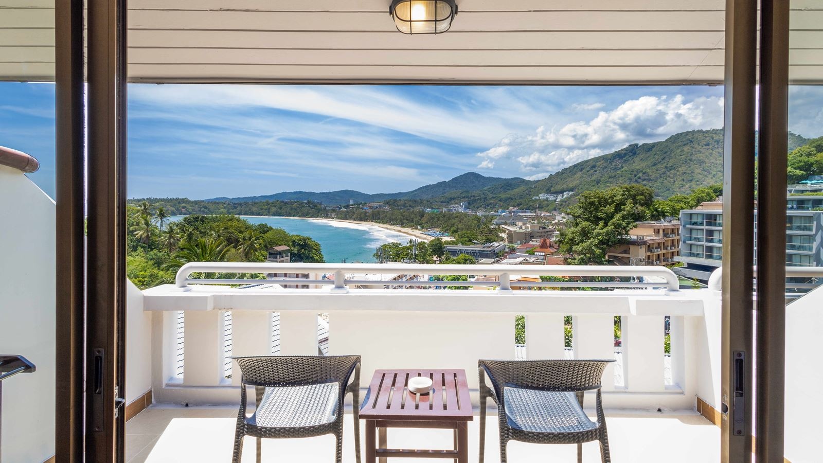 rooms-deluxe-room-with-seaview