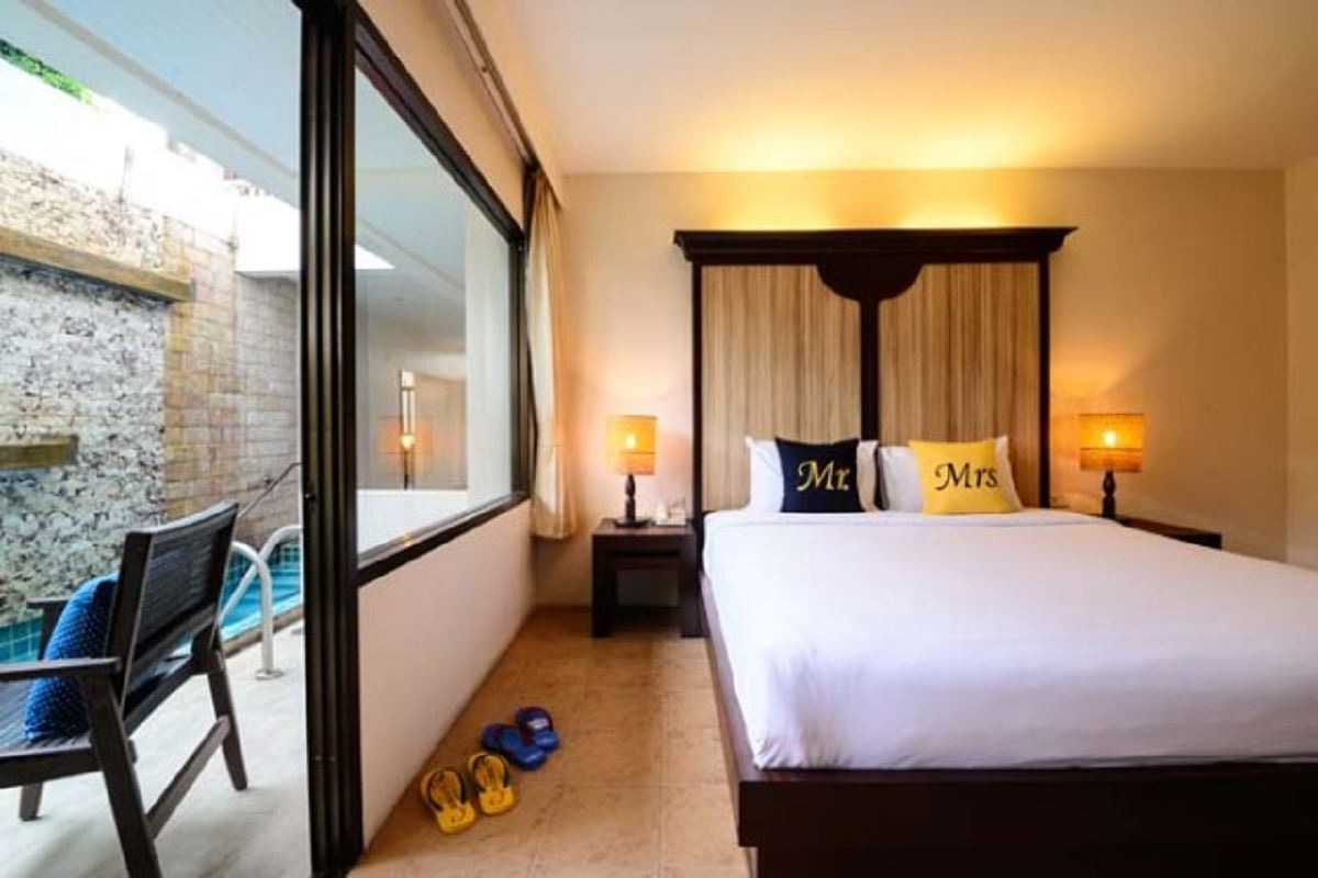 rooms-junior-suite-pool-access-room