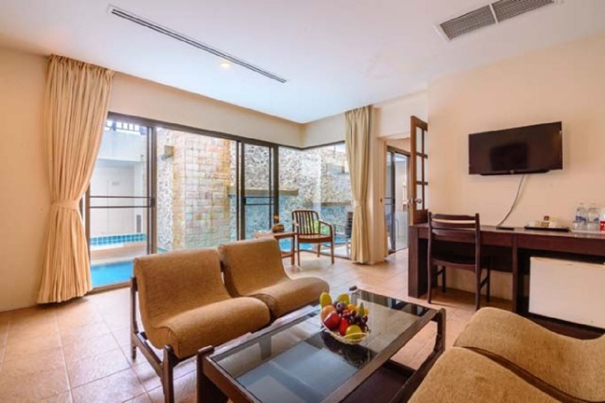 rooms-junior-suite-pool-access-room