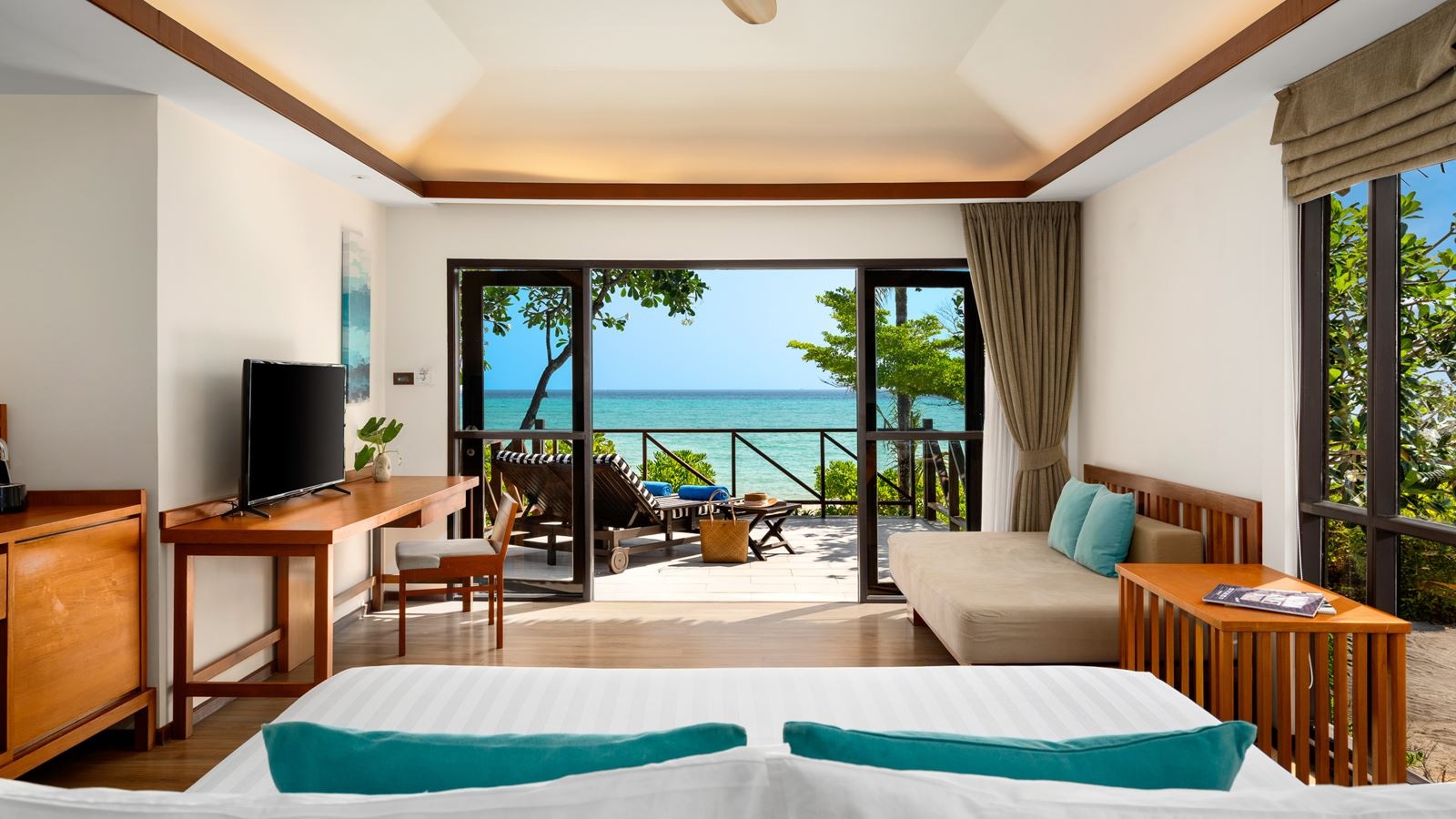 rooms-beachfront-junior-suite