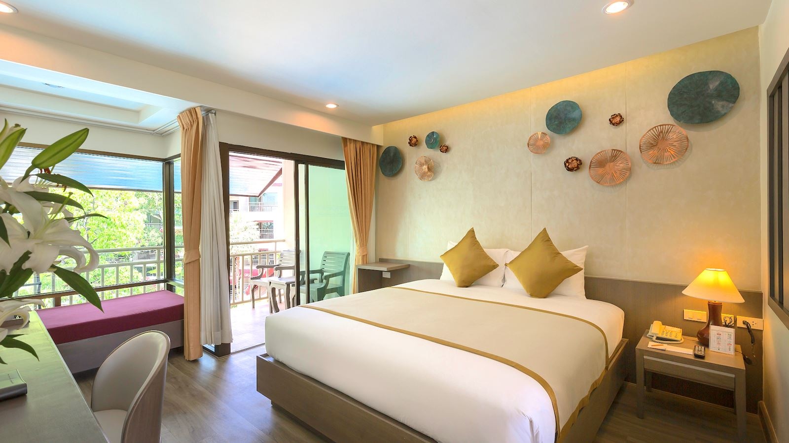 rooms-deluxe-pool-view-child-daybed