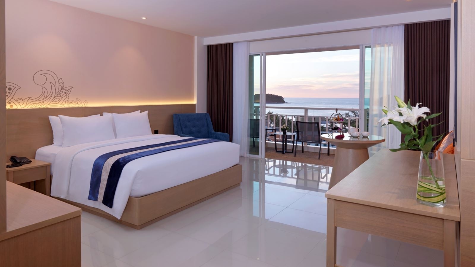 rooms-executive-club-room