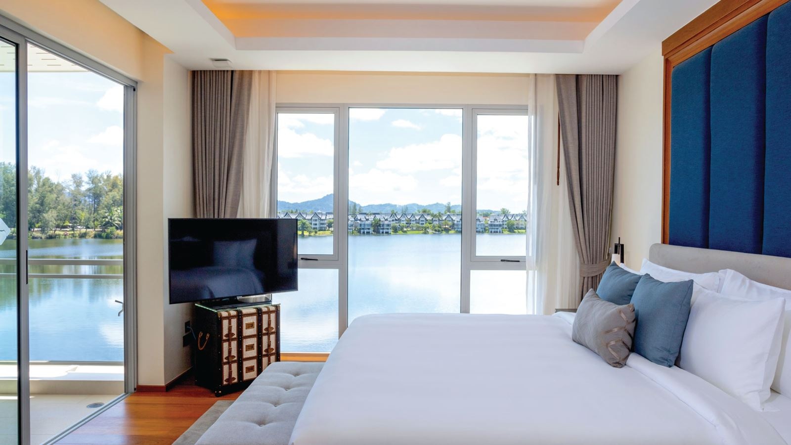 rooms-2bedroom-pool-suite-lagoon-view