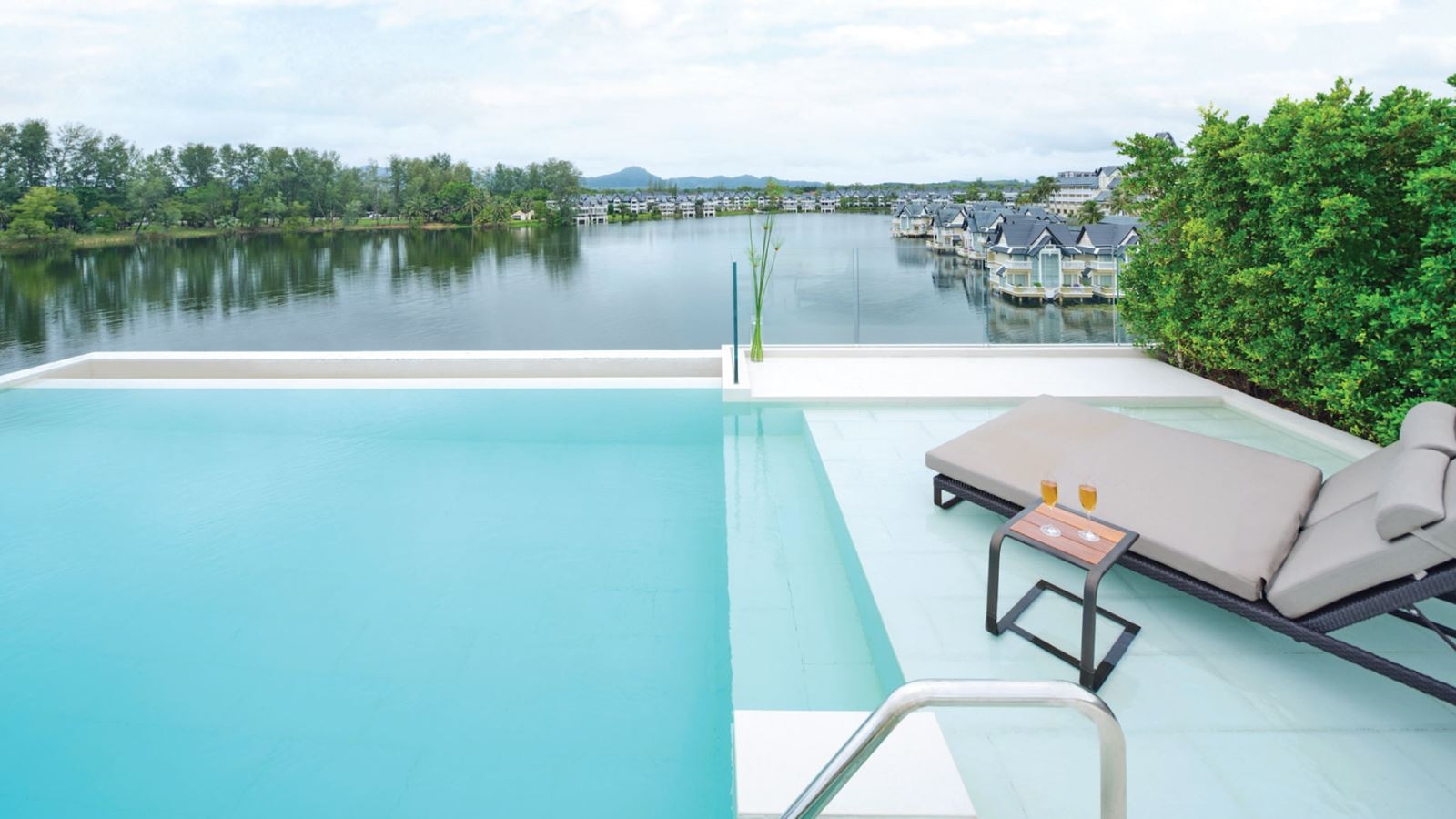 rooms-2bedroom-pool-suite-lagoon-view