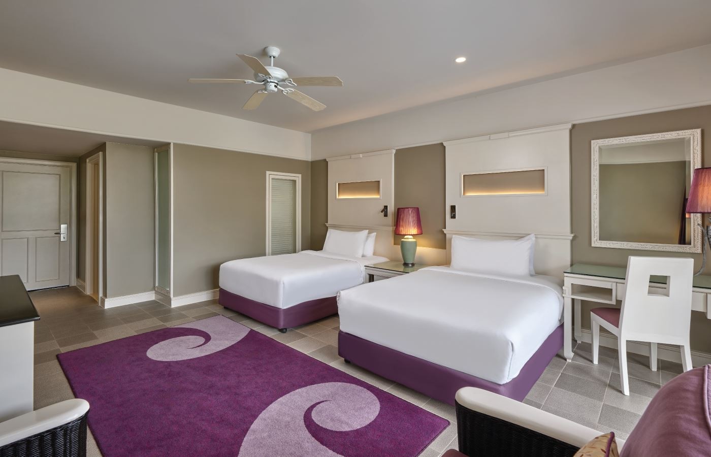 rooms-laguna-pool-view-twin-room